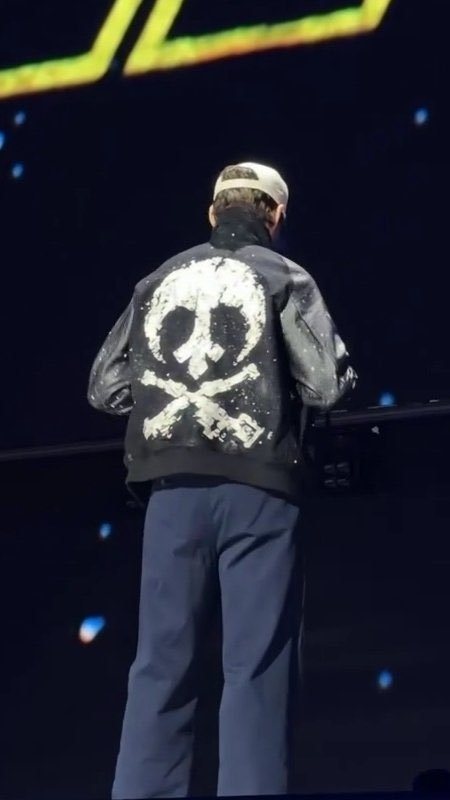 opgalactico's tweet photo. INSANO

O símbolo que Kade usará em Starfighter é a logo da Aliança Rebelde invertida com dois blasters cruzados.

Semelhante a uma Jolly Roger pirata. https://t.co/qhI7qWlH8r