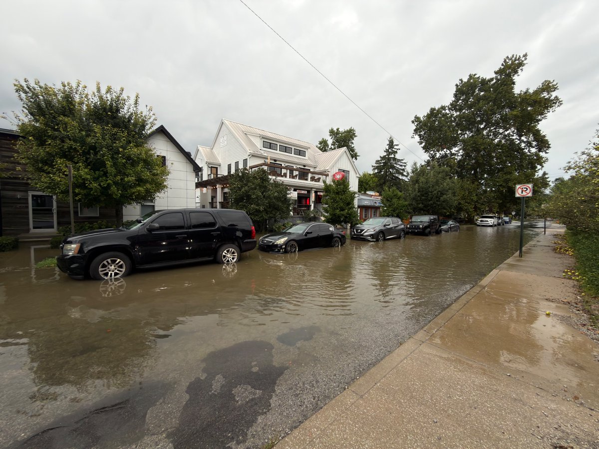 volleyballben's tweet photo. Storm drains in Broad Ripple, IN overwhelmed and beginning to flood areas south of flood gates. @SeanAshWX @bam_weather @WeatherNation @ryanhallyall https://t.co/FvtXBG1Rv4