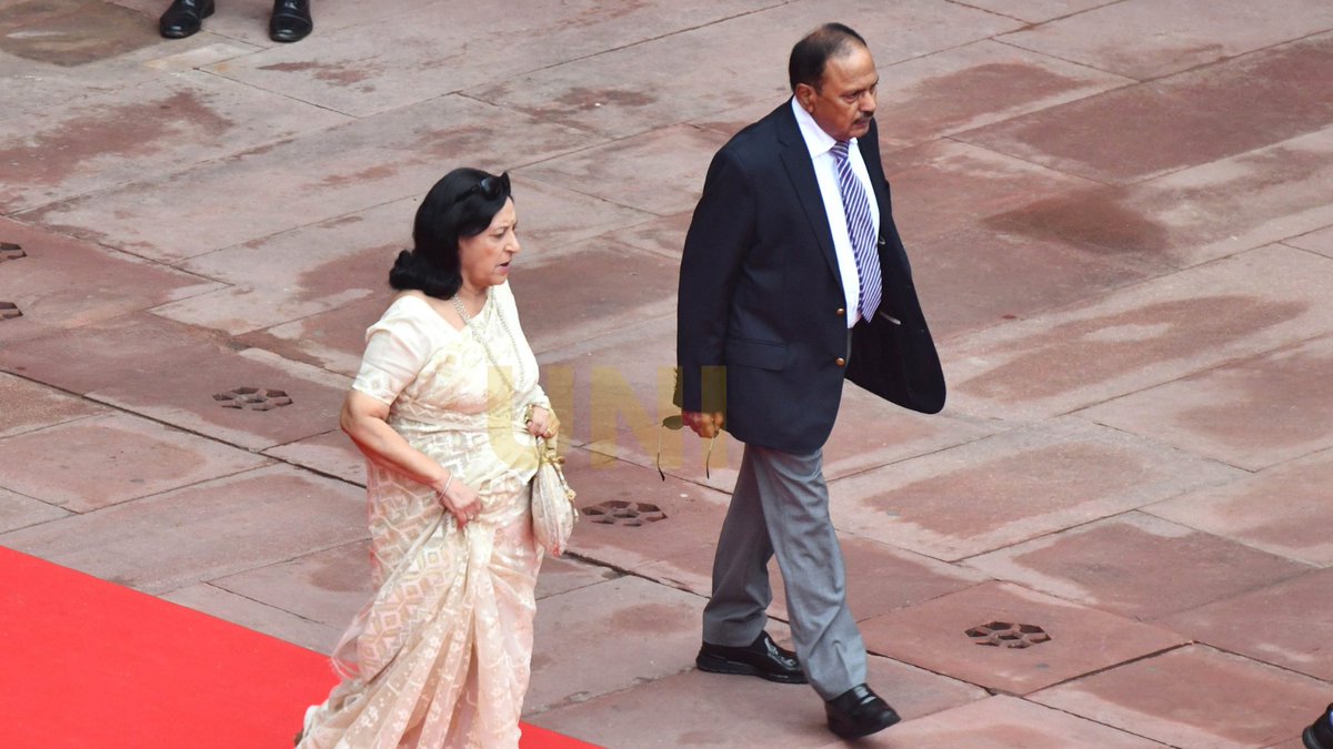 UNI_Photos's tweet photo. In Photos | National Security Advisor Ajit Doval with his wife Aruni Doval during the 80th Independence Day celebrations at the Red Fort in New Delhi on Saturday (15/08).

📸: Prem Singh / UNI

#AjitDoval | #AruniDoval | #NationalSecurityAdvisor |  #NSA | #NationalSecurity | #UNI https://t.co/PETQOlz0jV