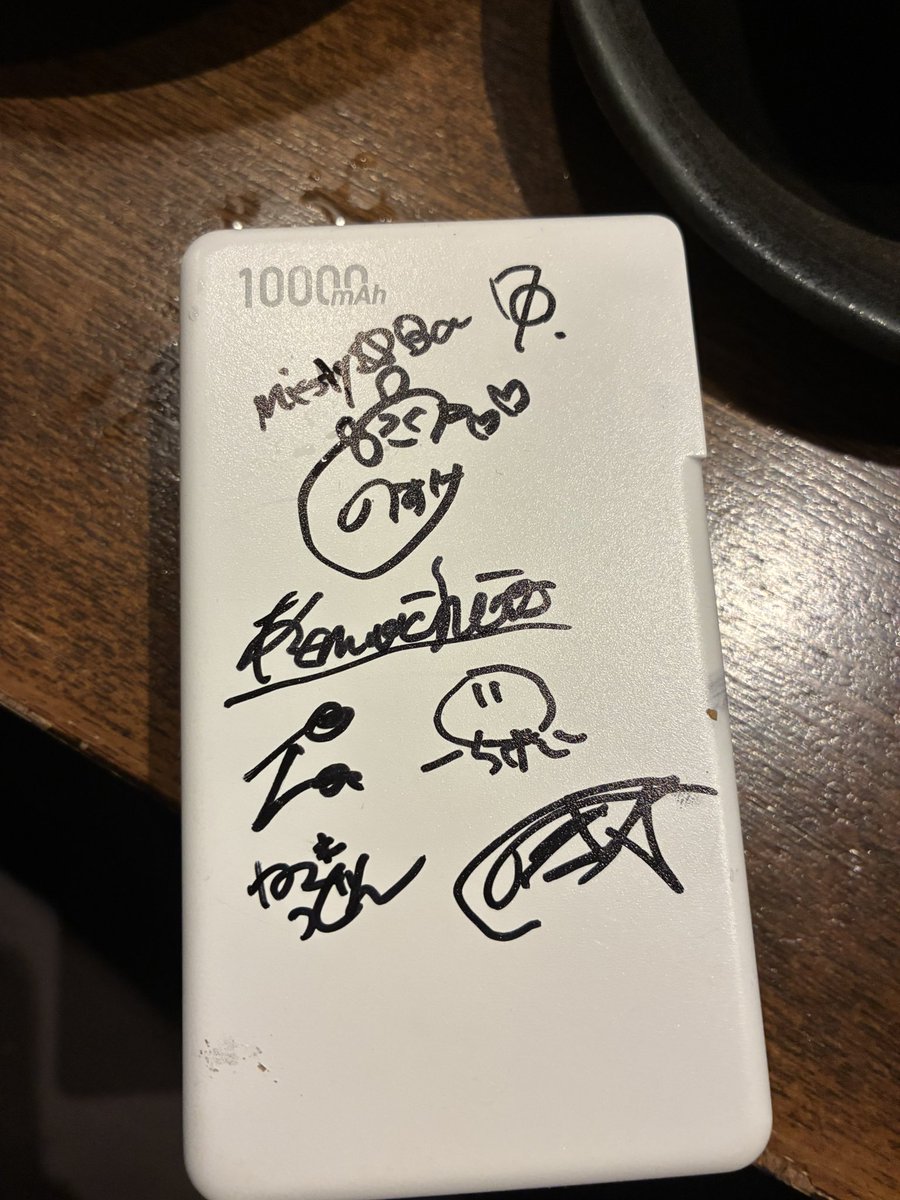 nokinogi's tweet photo. めっちゃサイン頼んで書いて貰ったww https://t.co/JH9uAz16eJ