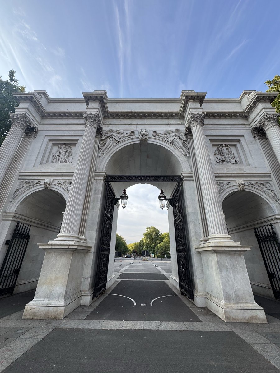 RosenbergerMd's tweet photo. #LondonCalling… 🇬🇧 soaking up the fascinating history 🏰 , culture ⛲️, architecture, music 🎶, sport 🚴. So much to 💙! Our wonderful neighbors across the pond. 🇺🇸 🇬🇧 https://t.co/oF8CQbr5SX