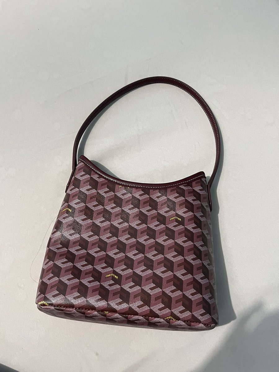 harusbuy's tweet photo. wts lfb christy ng alesso mini bag ph

- orig
- burgundy
- 1,800 only (complete inclus dust bag or pati want ng box addtl sa sf)
- payo
- 2 days palang nagamit

rfs: di kasya lahat ng anik anik ko pls di ko na kaya magpanggap na small packer aq 😭🙏🏻 https://t.co/MfN7mYCaCG