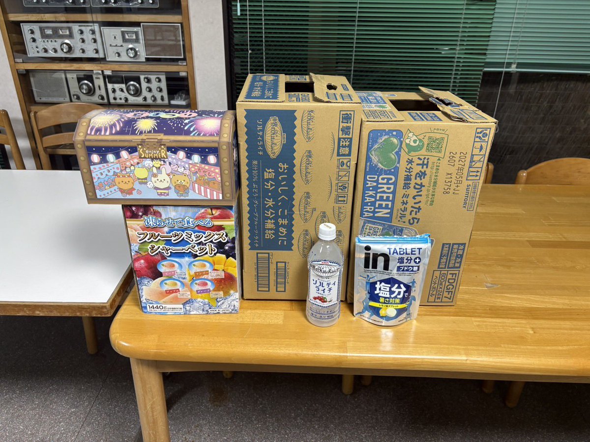 huackouhou's tweet photo. 監督、59期女子、60期の先輩方から差し入れをいただきました！！
美味しくいただきます✨ありがとうございます🙇‍♀️ https://t.co/NtoRGqEn8G