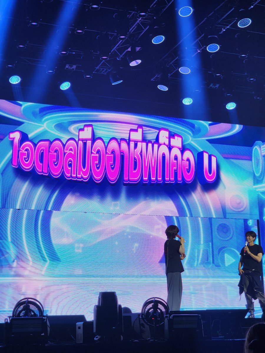 MeritSuJu13's tweet photo. ยังกับไมค์หมดหนี้ อะไรฟะนั่น  5555555555555555555 
#SuperJunior_83z_1983_BKK https://t.co/wirBFFXrY8