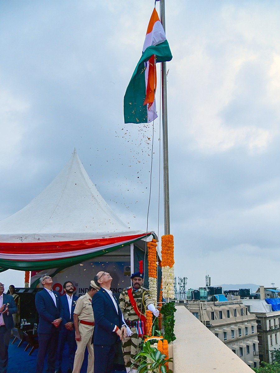 BPCLimited's tweet photo. Shri Sanjay Khanna, Chairman & Managing Director, BPCL, led the 80th Independence Day celebrations at the Corporate Office in Mumbai by hoisting the National Flag.

The celebrations were graced by Shri Vetsa Ramakrishna Gupta, Director (Finance); Shri Subhankar Sen, Director (Marketing); Shri Pushp Kumar Nayar, Director (Human Resources); and Shri Ved Prakash Sharma, Chief Vigilance Officer (Indian Telecom Service), along with the senior leadership of the organisation.

In his address, Shri Sanjay Khanna reflected on India’s remarkable journey since Independence and BPCL’s role in the nation’s growth and energy security. He also reaffirmed BPCL’s strong relationship with and continued support for the Armed Forces, recognising their contribution to safeguarding the nation. He reiterated BPCL’s commitment to energising India’s aspirations, enabling progress and shaping the future.

#BPCL #IndependenceDay #HappyIndependenceDay #FlagHoisting #ShapingTheFuture
@HardeepSPuri @PetroleumMin @Secretary_MoPNG