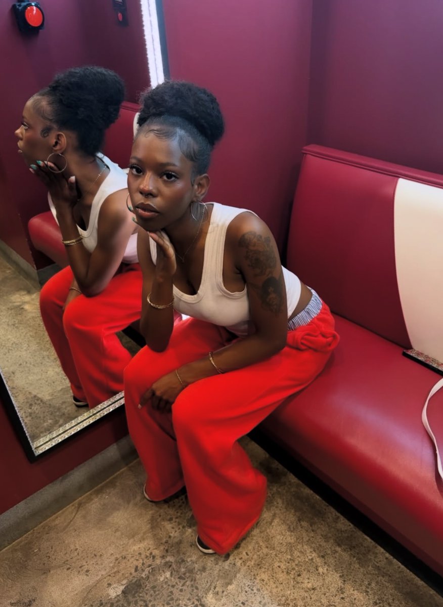 condemninglife's tweet photo. sweatpants hair tied.. https://t.co/1BaSq6h1QF