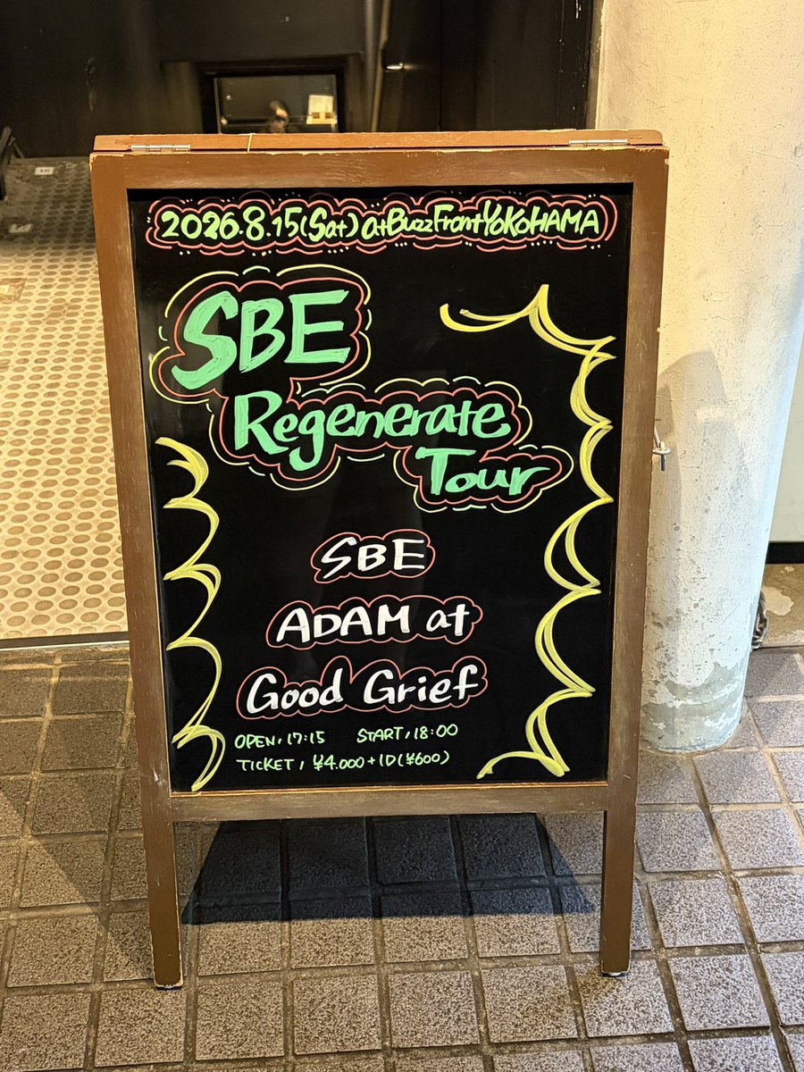 giraffebull's tweet photo. 跳ねるバンドの匂いはわからんが、SBEは跳ねてほしい。ライブはメチャクチャカッコええ
#SBE https://t.co/demzbBRJN0