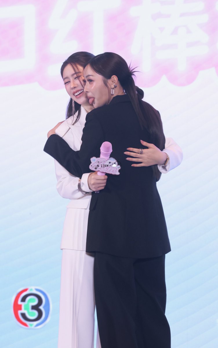 Lin_Linyn's tweet photo. รักน้า
รักมากๆ

OOMBAM 1ST FANSIGN SH
#OomBamFulfillShanghai https://t.co/7WKT2DPhs9
