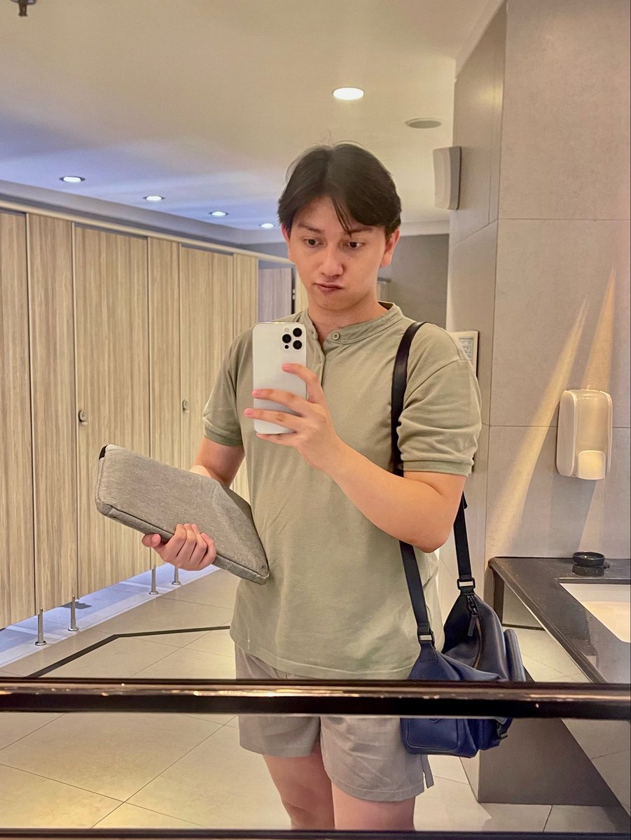 iwalysmh's tweet photo. Ke gi sekucel ini damn keliatan #workstress nya https://t.co/oyL8gCeyNc