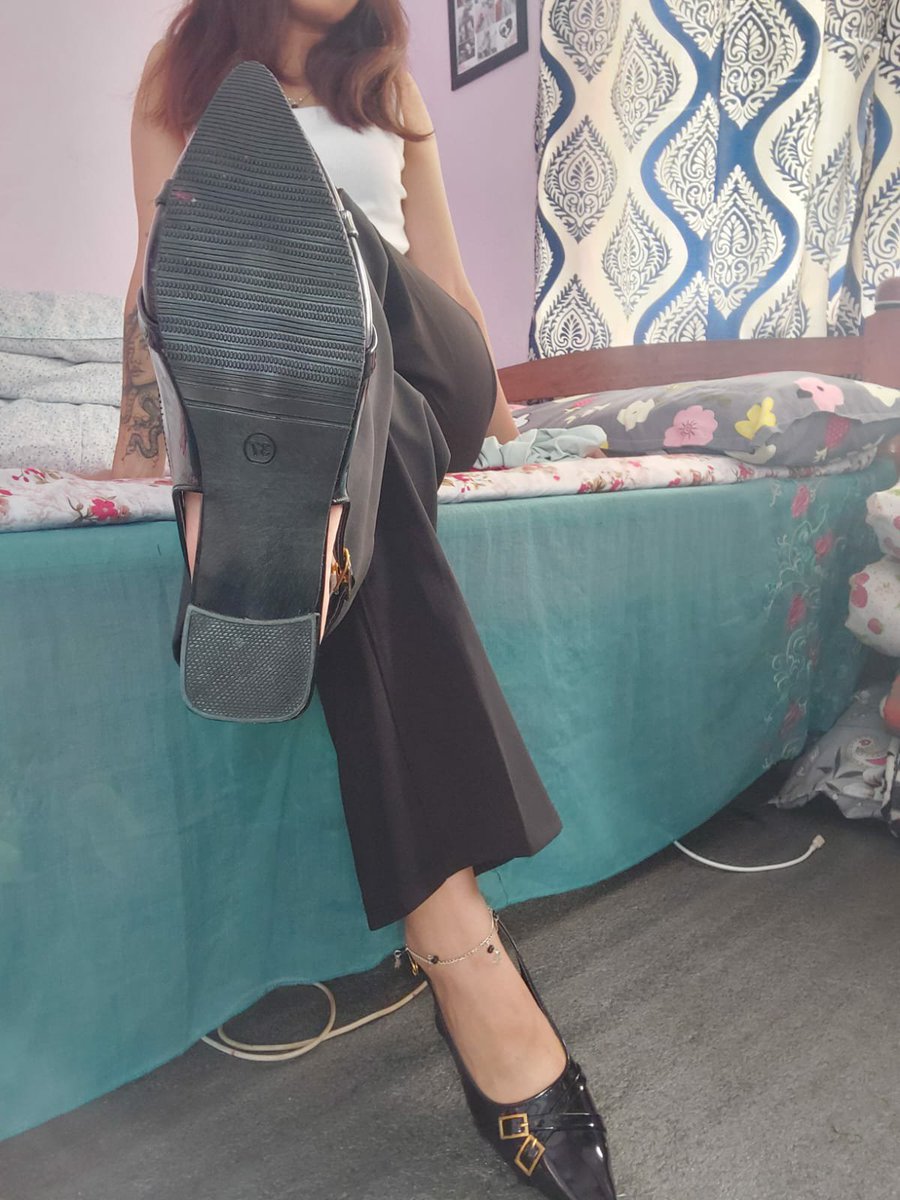 GoddessDeepika7's tweet photo. I'm back losers.
You place is always beneath my feet.
Ta machikni kukur, sungur haru mero heel muni ko dhulo vanda ni tala chas. Never forget that. 
Beg for my attention &amp; time. 
Tribute &amp; prove your worth if you really wanna be owned by me.
Time waster broke morons stay away.🖕 https://t.co/pePu0cE7UG