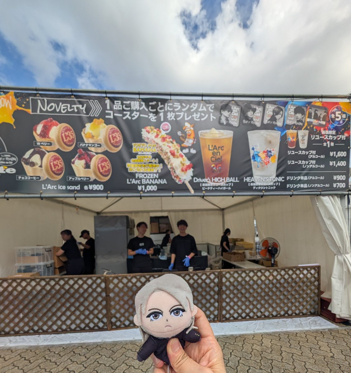 vamprose66's tweet photo. 昨日とうってかわって、東京サマソニ会場ラルカフェはたまたま無人だった😆
全員のコースター出たので満足✨
明日はラル友じゃない友人と行くのでラルカフェは今日行けてよかった💞 https://t.co/TXU8i1QmVx