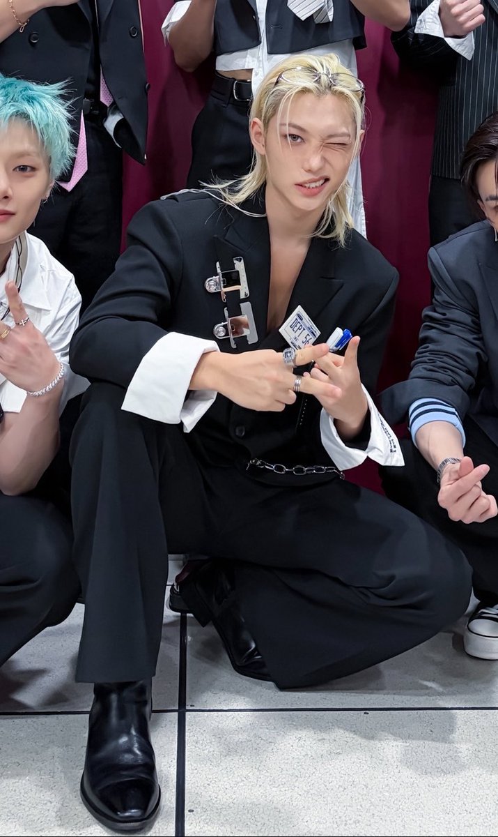loveandskz tweet picture