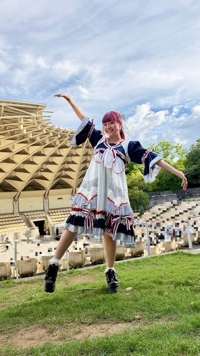songstressmile's tweet photo. 晴天！CROSS OVER KANSAI初日☀️

服部緑地野外音楽堂！
遊んでくれたみーんなありがとー！！！
野音で沢山動き回れて楽しかったっ🥰

ここから笑顔と平和が広がるように🪽

大阪から全国に
もっと照らしてくよ☀️

#CROSSOVERKANSAI
#未来の歌姫すみれ https://t.co/a0Bqc4vtcL