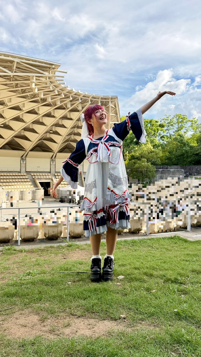 songstressmile's tweet photo. 晴天！CROSS OVER KANSAI初日☀️

服部緑地野外音楽堂！
遊んでくれたみーんなありがとー！！！
野音で沢山動き回れて楽しかったっ🥰

ここから笑顔と平和が広がるように🪽

大阪から全国に
もっと照らしてくよ☀️

#CROSSOVERKANSAI
#未来の歌姫すみれ https://t.co/a0Bqc4vtcL