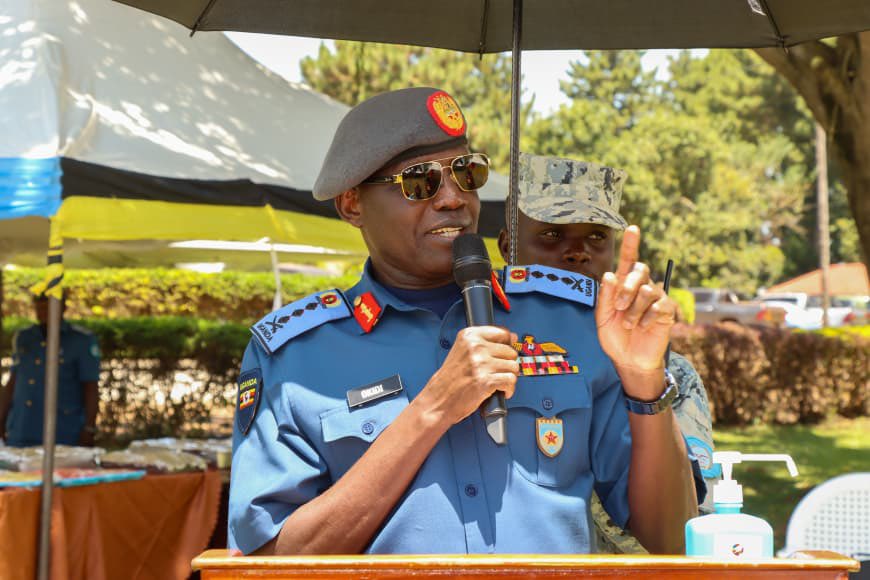 RwabugiriJ56210's tweet photo. The Uganda Peoples’ Defence Forces (UPDF) Air Force has honoured 56 senior and junior officers who served in various Air Force units and formations following their official retirement from active service earlier this month.
#UPDFWorks @MODVA_UPDF https://t.co/DxMUL0pWpu