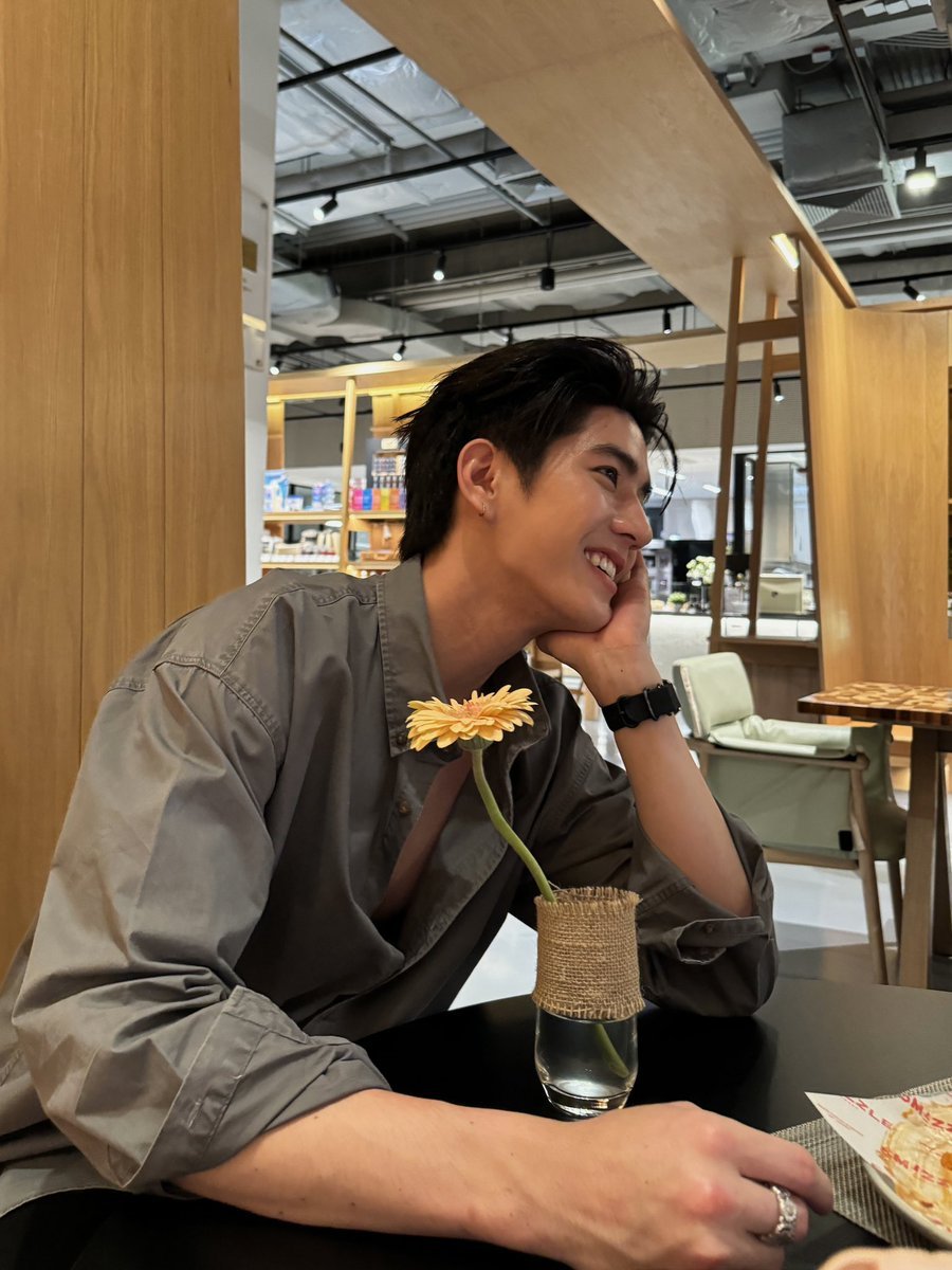jakraphas's tweet photo. Maaf ya guys gue lg malmingan. https://t.co/T58nm4Z247
