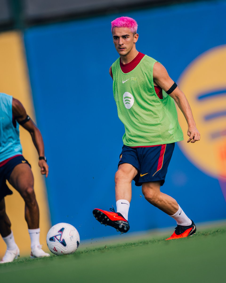 FCBarcelona's tweet photo. 𝙂𝙖𝙫𝙞, 𝙂𝙖𝙫𝙞! 💖 https://t.co/afux6O0YL9