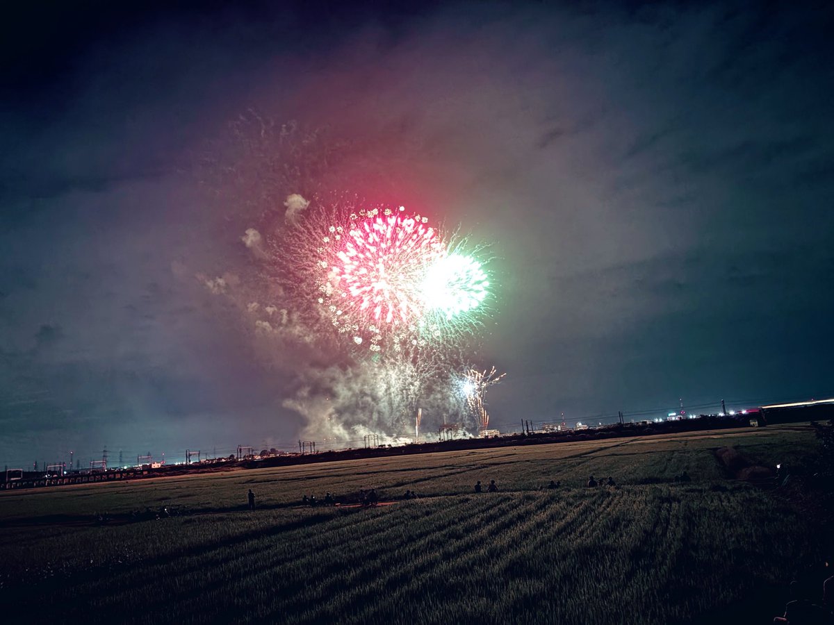 danpii1085's tweet photo. 刈谷の花火、綺麗！🎆 https://t.co/vcLTfzJMg8