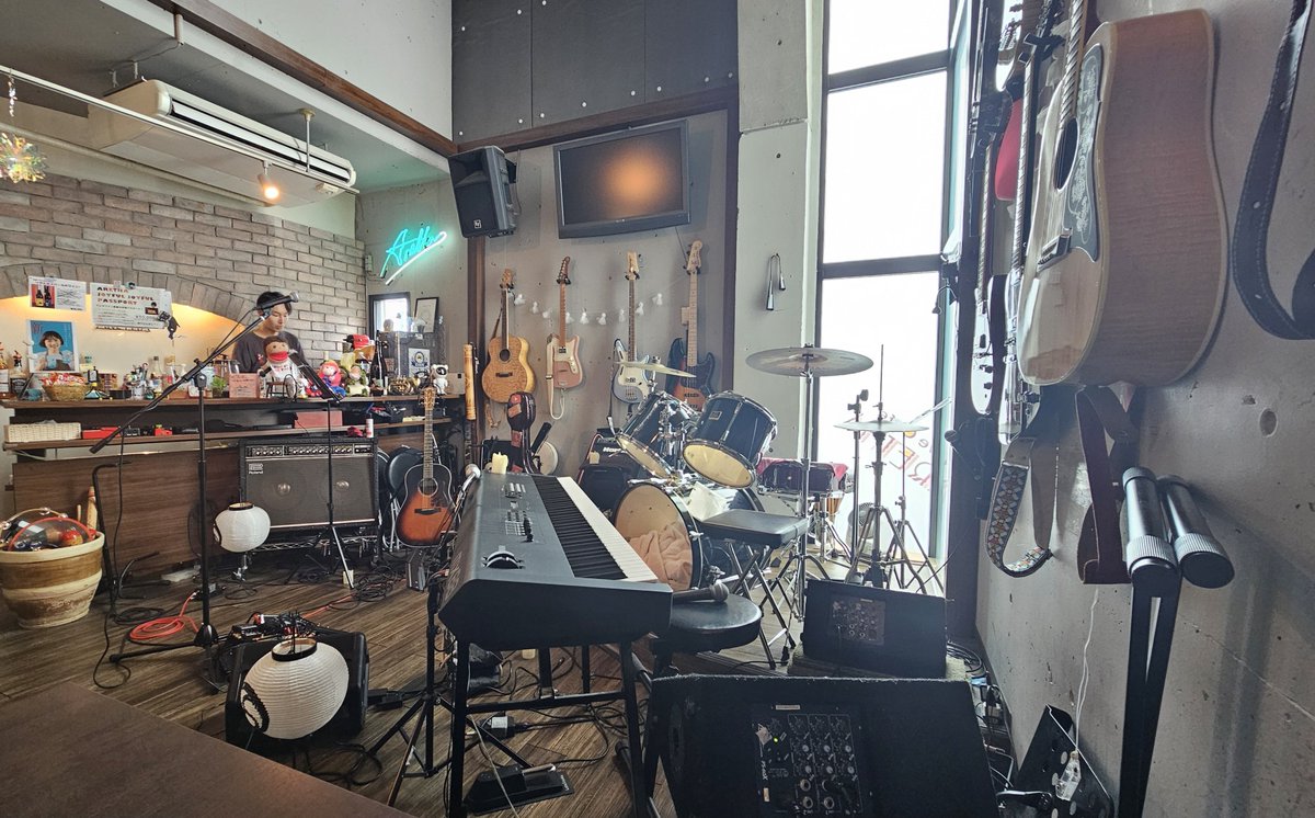 bell2ta's tweet photo. 今日は大阪でライブ参戦🐼
おさむらいさんの生ソロギターとおさ友にホクホク
こちらの右京さん、スカジャンお持ちだったんだけど、私と同じ柄なのワロタ😅
ライブ前に神戸市立博物館の河鍋暁斎展に行ったんだけど、月岡芳年の月百姿スカジャンを大阪で見るとは、日本画家づいててビックリ👀 https://t.co/bIWl7Ozfsk