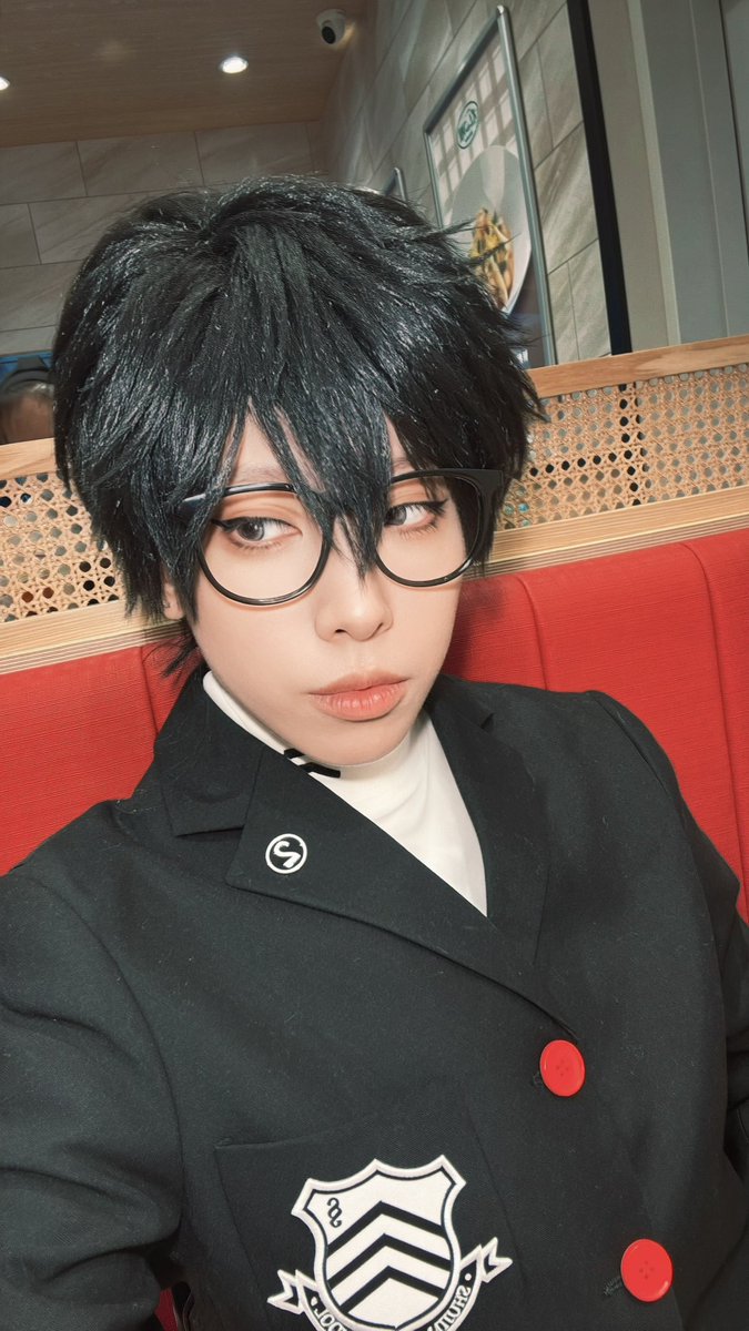 82_XIU's tweet photo. 活動後に行ったレストラン、なんだかペごに似合いそうな雰囲気だったので、つい自撮りしちゃったw https://t.co/331Ow7nYcp