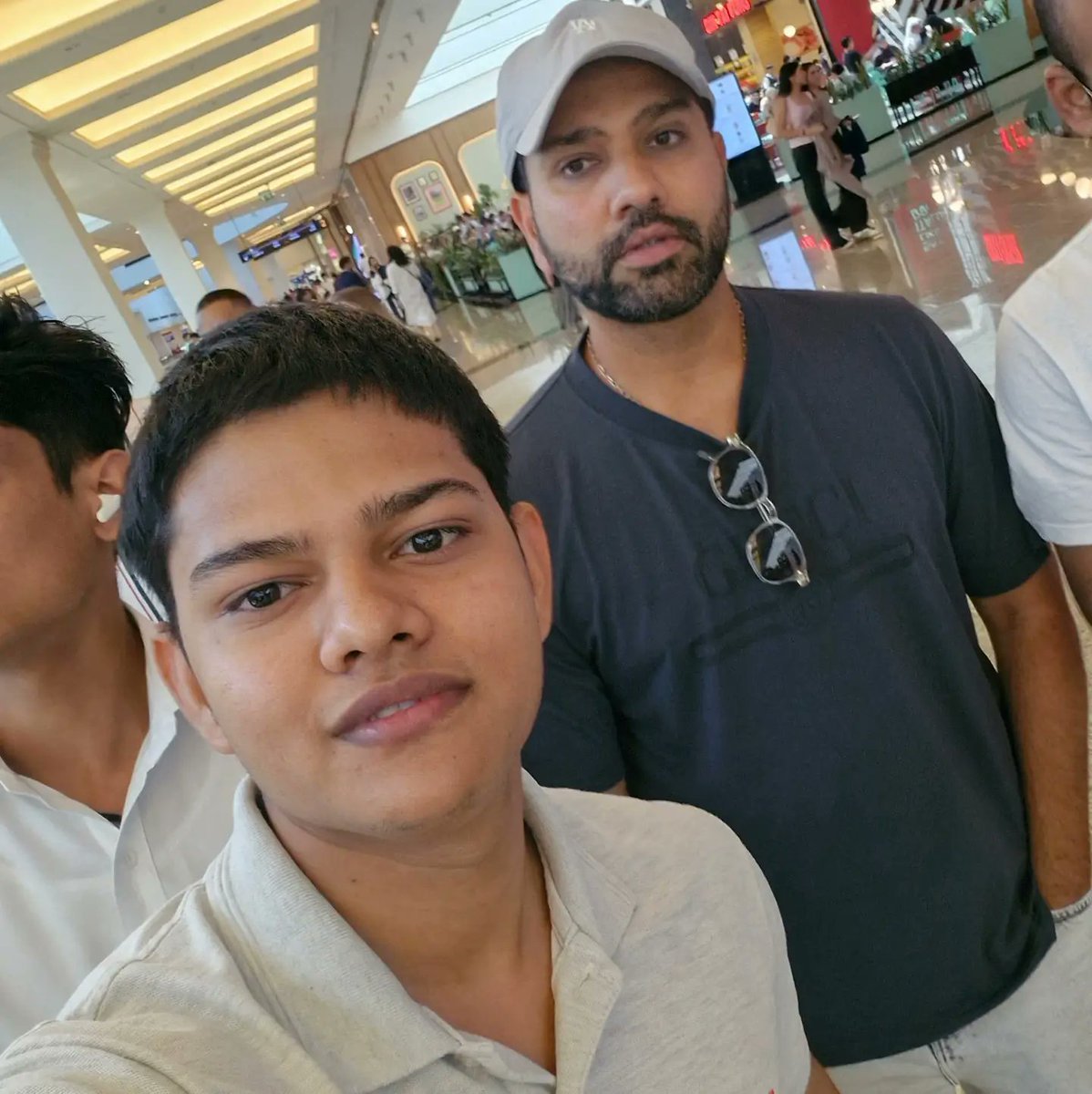 shana45__'s tweet photo. Rohit Sharma clicked with a fan at Dubai Mall.❤️ https://t.co/TrA9xorvc3