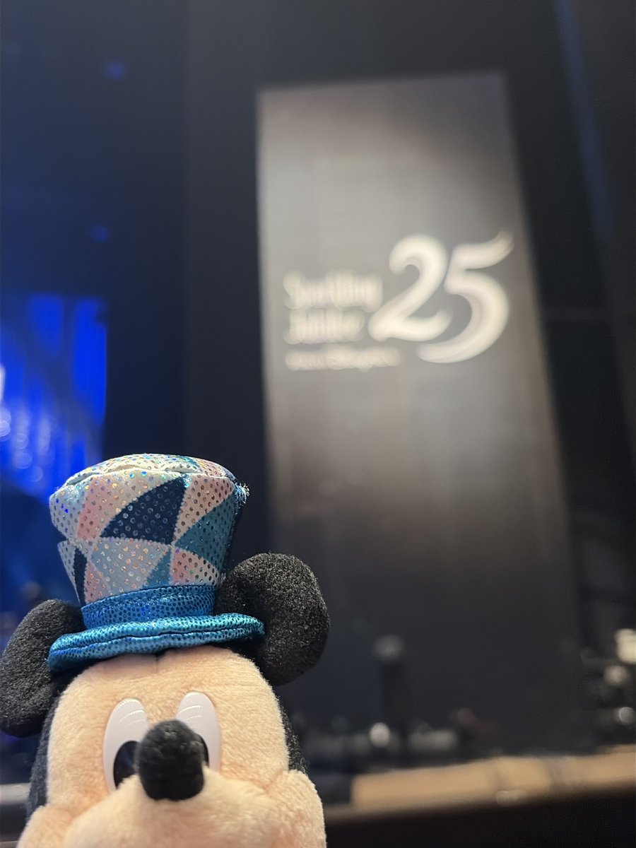 fum_i55's tweet photo. 見るところが多くて目が足りなかった👀
生演奏っていいなあ！
生歌ってすごいなあ！！
きのうシーいってよかったな〜
#スパークリングジュビリーインコンサート https://t.co/jn1DWUO3cA