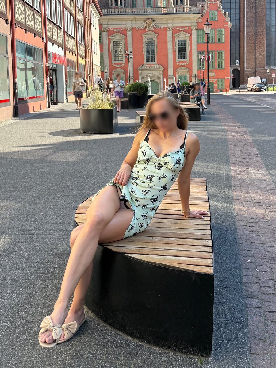 ColetteCardwell's tweet photo. The dress may look innocent… but I think we both know better 😏

#holidaytease #cheekygirl #playful #independentcompanion https://t.co/VlIKTI5eOc