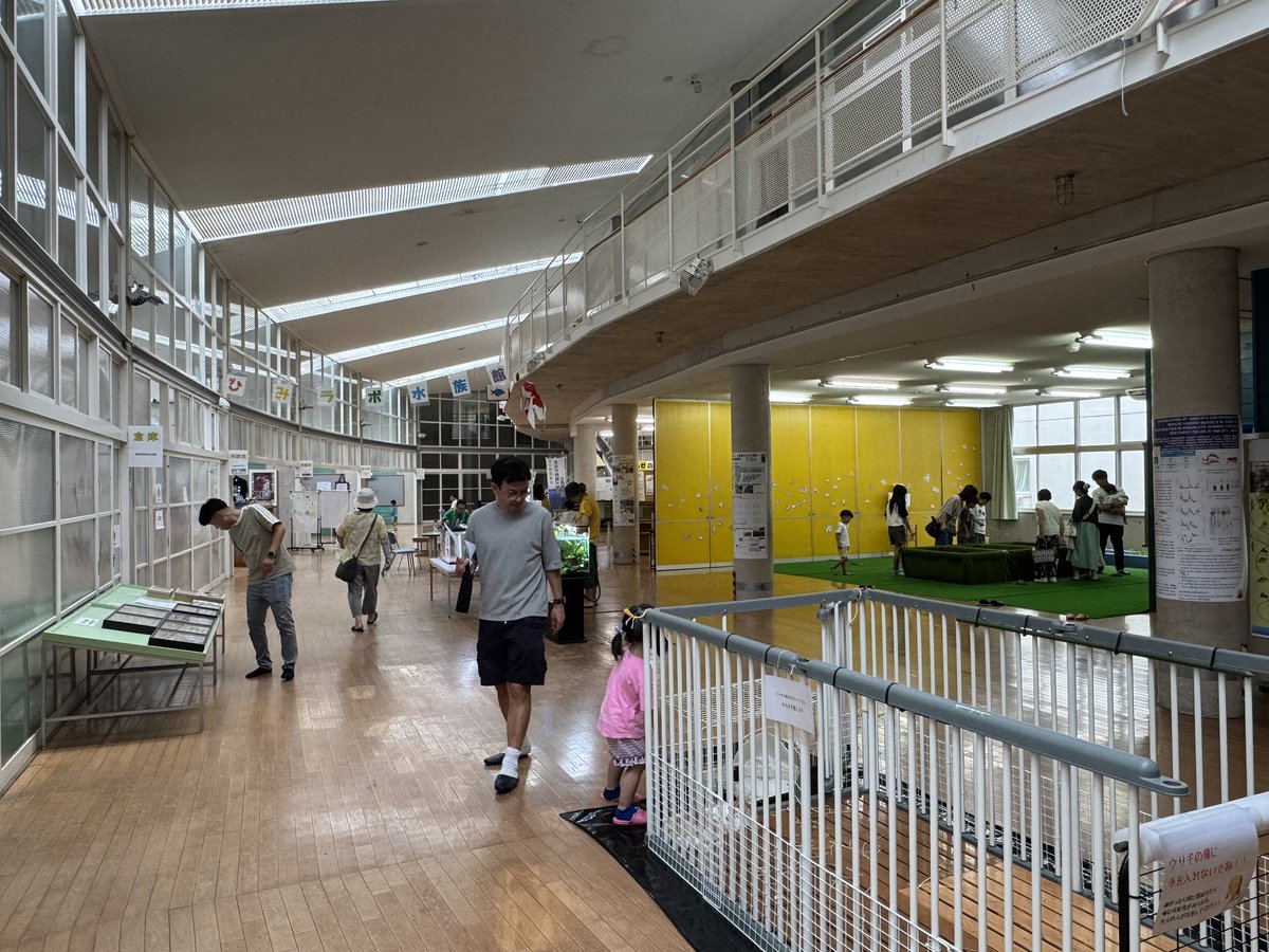 DDDE5's tweet photo. 地元にある小学校改装した小さい水族館行ったら、緑川光さんのガチファンスタッフがいるらしく、撮り下ろしナレーションがあった。頼んだらやってくれるんだw
イタセンパラ知識得られたり、ザリガニ釣りできたり、おもしろかったです。
 #ひみラボ水族館 https://t.co/oEB2hZErzl