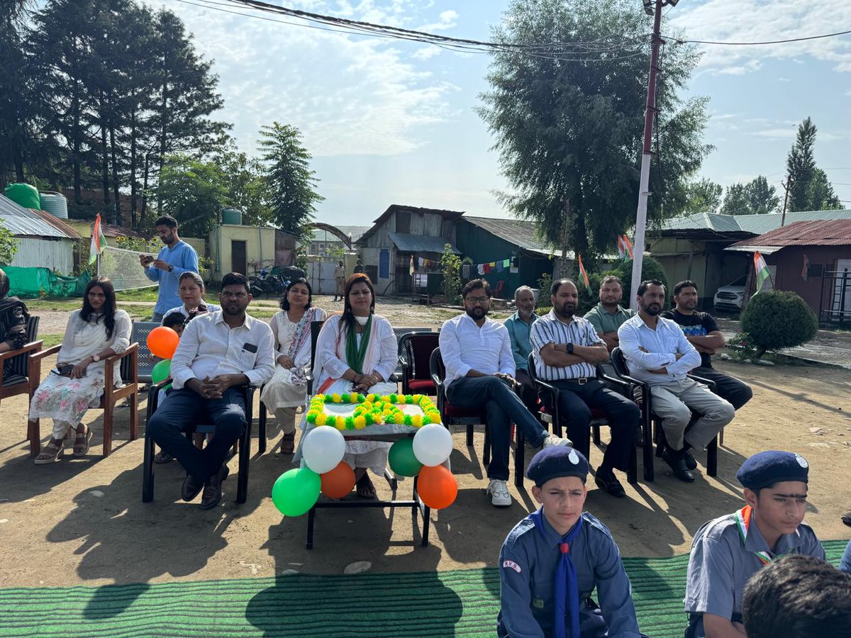 JnvKulgam's tweet photo. JNV Kulgam proudly celebrates the 80th Independence Day, 2026, with immense patriotism, pride and enthusiasm. Let us honour the sacrifices of our freedom fighters and pledge to build a strong, united and prosperous India.✨
Jai Hind!
#IndependenceDay2026 #80YearsOfIndependence # https://t.co/1IcM9WZoOB