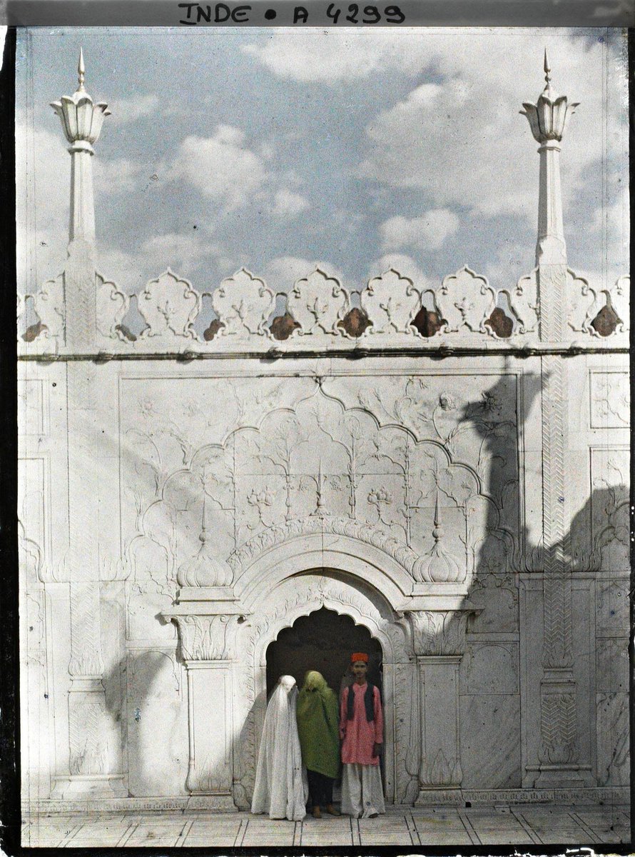 SamDalrymple123's tweet photo. Pre Partition India in Colour

Pre-partition colour photography of the Subcontinent  is exceedingly rare, but a small archive does exist in the form of Albert Kahn’s Archives of the Planet in Paris. https://t.co/BDEvoG9Typ