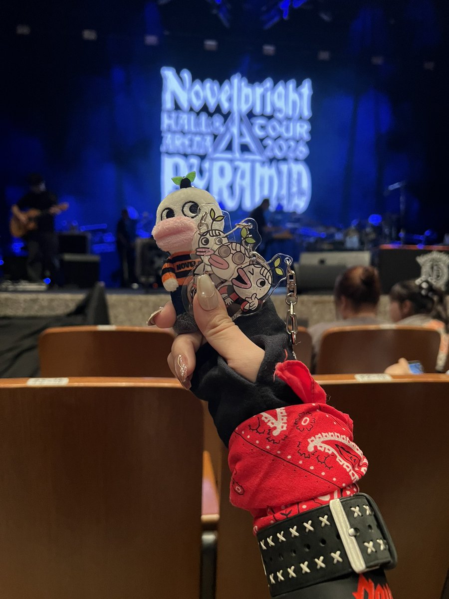 __nbkig_'s tweet photo. ホールツアーラストにしてめちゃくちゃ最高な席で目の前の圭吾くんずっと見れてとっても幸せでした！大大大���足😭🤍 https://t.co/0Swa7TFTyX
