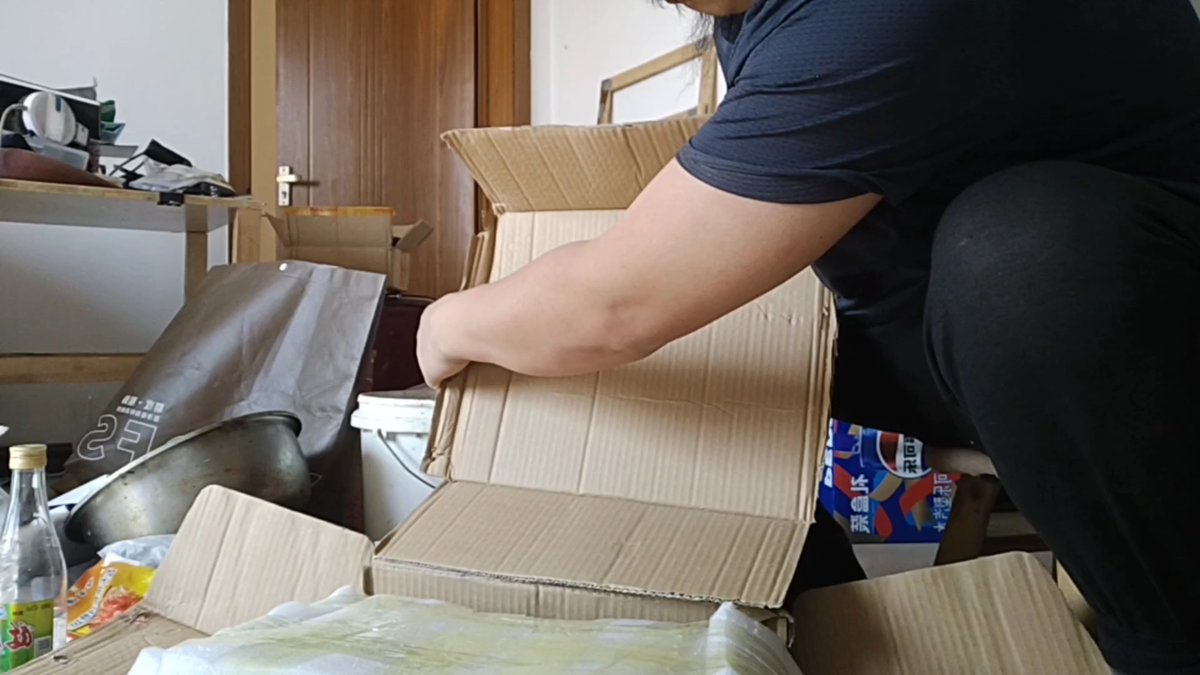 BBRPc63y7Z3mBk's tweet photo. Just got the package I was waiting for! Time to tear it open and see what’s inside https://t.co/JFLh0Dij1A