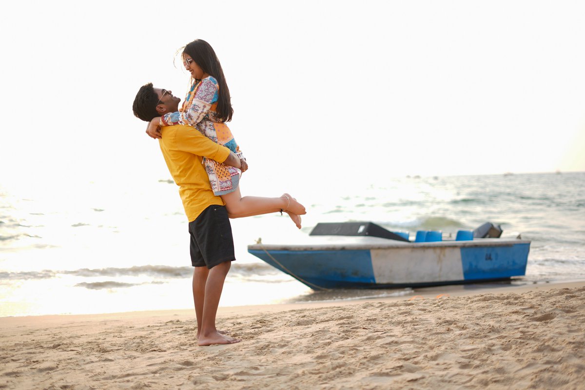 murulirajclicks's tweet photo. 🏖️ Sun, sand, smiles and a little bit of love! ☀️ From playful moments on the beach to quiet embraces by the sea, this Goa couple shoot is all about capturing love in its most natural form.

📸 @murulirajclicks 
📍 Goa
#murulirajphotography #goacoupleshoot #couplegoals #Goabeach https://t.co/Crkp6L8fSk