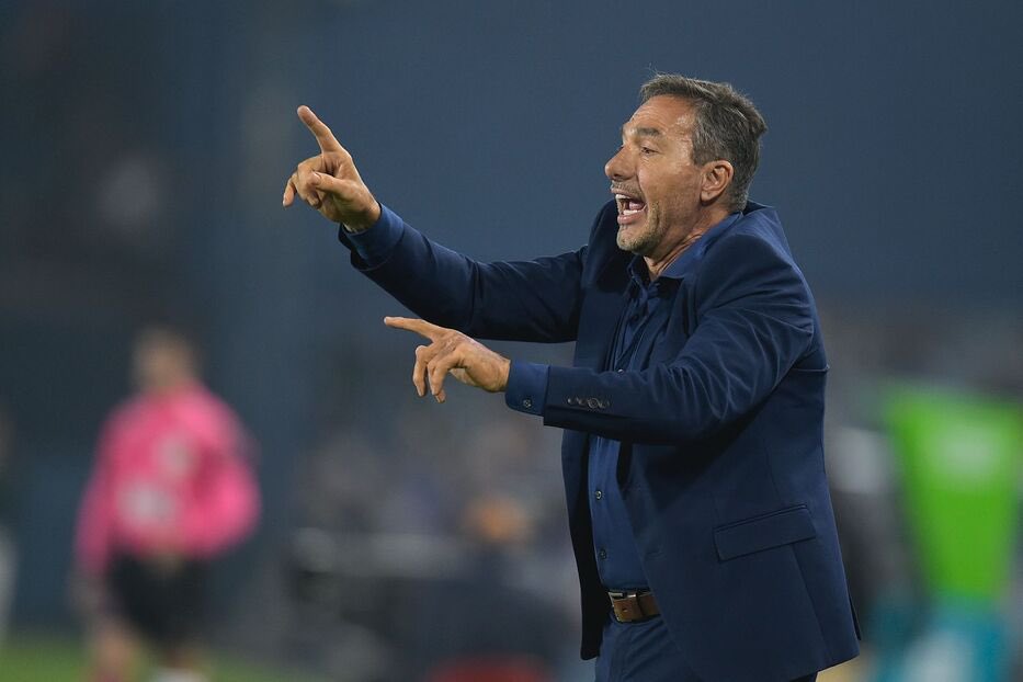 JuancaUmpierrez's tweet photo. AHORA | Gustavo Matosas renunció a la dirección técnica de Danubio.

El club se mueve de forma inmediata para conseguir sustituto. Será el cuarto entrenador en el año.

Crisis deportiva absoluta. https://t.co/GoEu1VQ48B