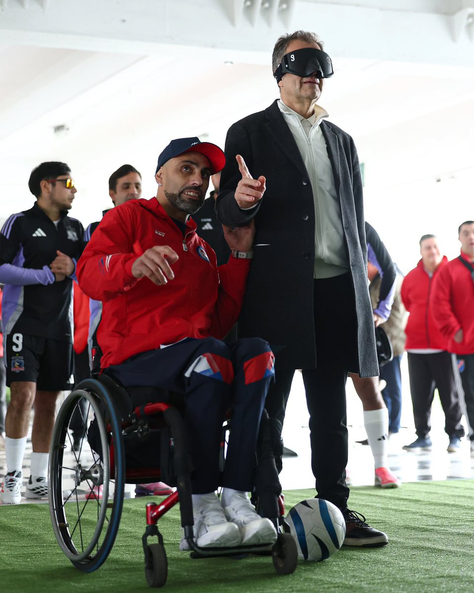 juuuliaaaaan's tweet photo. Ayer Aníbal Mosa se fue molesto con la prensa. El presidente de Blanco y Negro presentó a Colo-Colo Paradeporte, pero todas las preguntas que le hicieron fueron sobre Vozinha, mercado de pases y renovaciones. Terminó declarando: “no les interesó para nada”. https://t.co/vLyXxDvjgc
