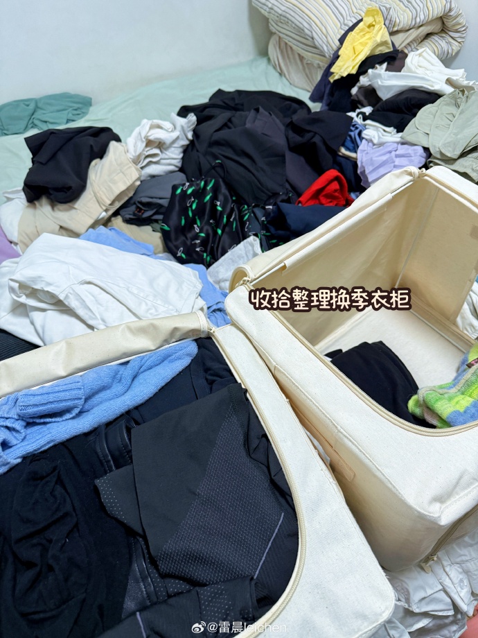 jia_ramos's tweet photo. Cleared out my closet today, found so many forgotten gems—donate what I don’t need, make space for the new! Small declutter, big happiness.， https://t.co/nBH9EKXzqX