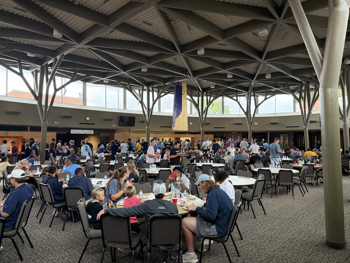 CoachOJ_'s tweet photo. Thank you to our amazing parents for our annual parent meal for the @augiefb team 🙌💯
Blessed to be a Blessing!
God bless, FightOn⚔️
Galatians 6:9 https://t.co/h3BWz8ogav