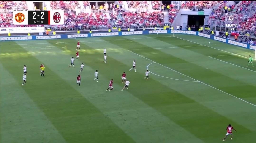 UtdsJay's tweet photo. #MUFC this is Luke Shaws positioning for all 4 goals BTW. Season starts in a week... https://t.co/qPP8c2WUEX