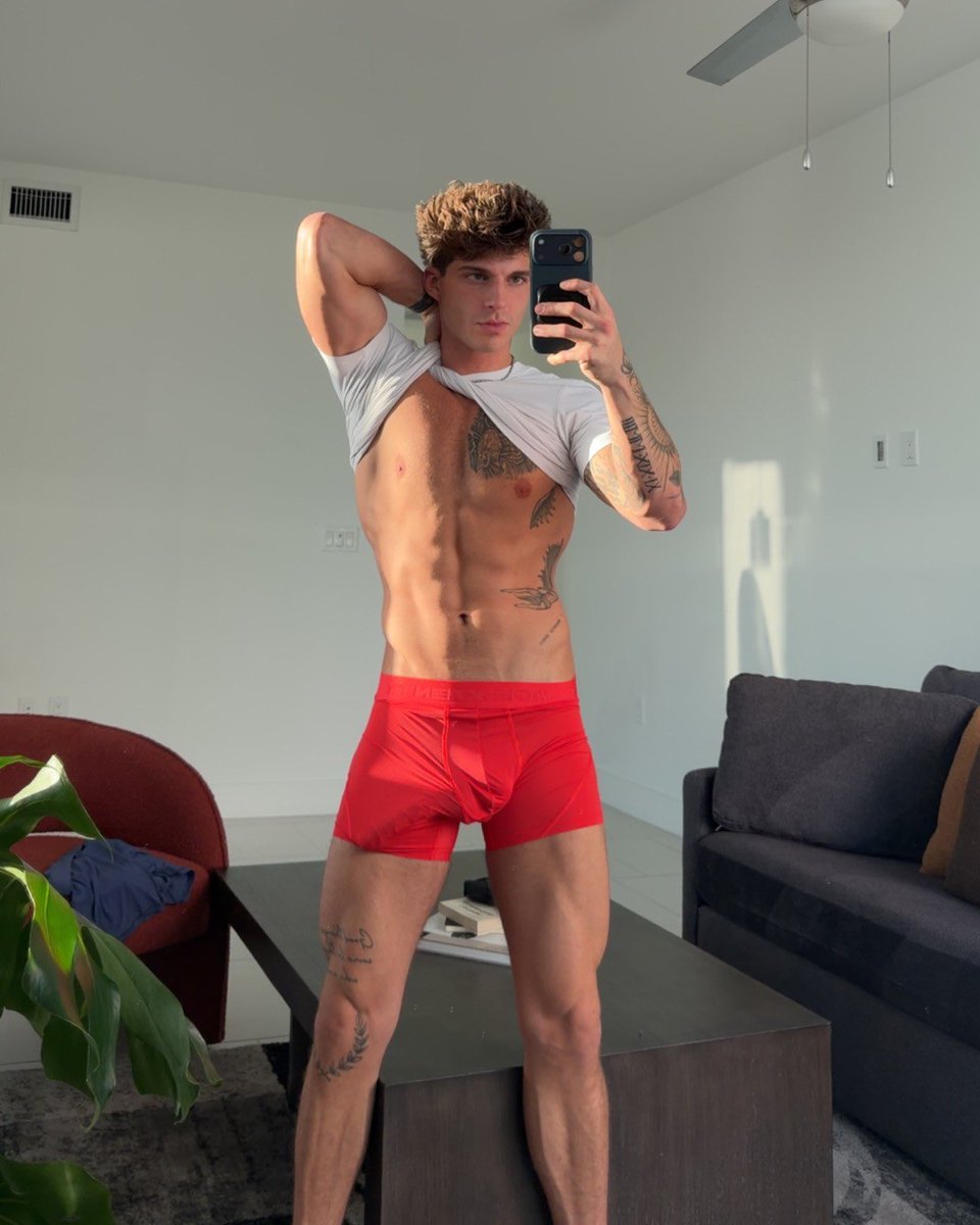 Wilson25228942's tweet photo. What do you think about the red pant?👀🥵🍆😈 https://t.co/wa44sRcv8j