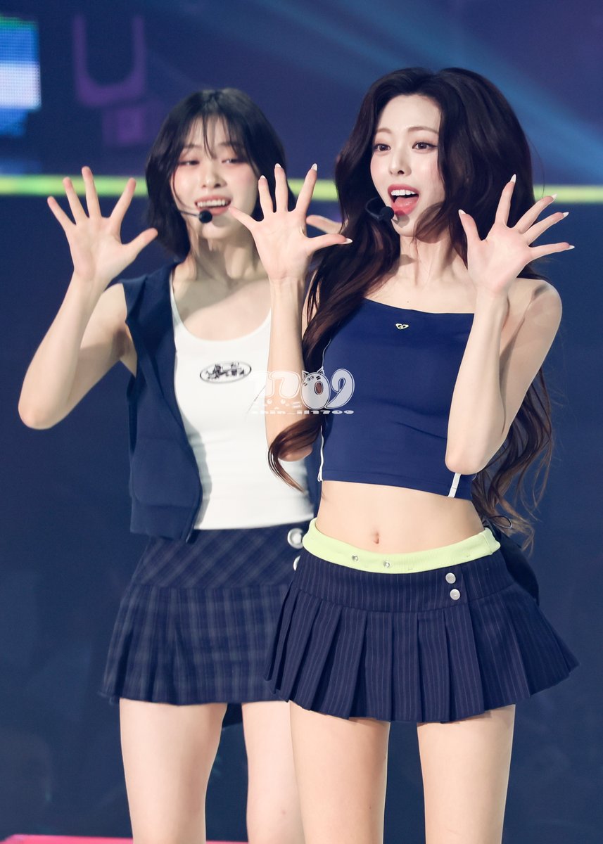 shin_il1709's tweet photo. 260809 팬미팅

아이구넘귀엽땅🥹🩵🩷

#신자매 #류진 #ryujin #リュジン #유나 #yuna #ユナ https://t.co/UrhWq4DQRf