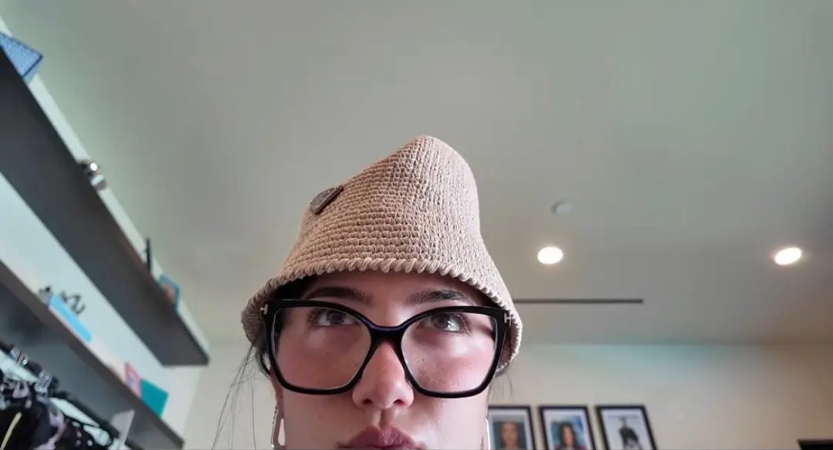 charlithedivaa's tweet photo. @charlidamelio looking cute https://t.co/zft8AdcAYG