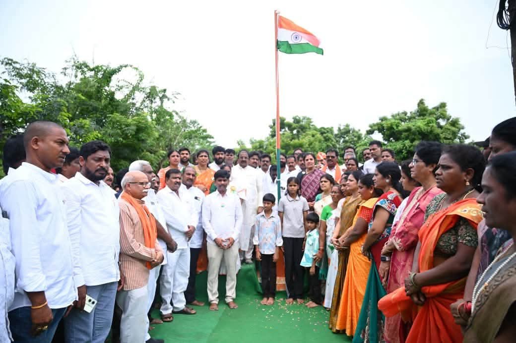 PIKKINAGENDRA's tweet photo. తూర్పుగోదావరి జిల్లా బిజెపి కార్యాలయం వద్ద భారత 80వ స్వాతంత్ర్య దినోత్సవ వేడుకలు ఘనంగా జరిగాయి. 

<Pikki Nagendra, BJP District President> https://t.co/NLePNpjgXv
