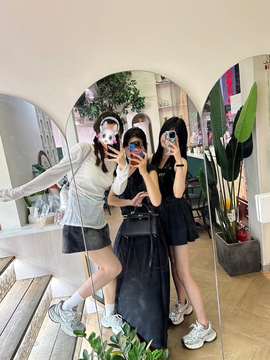 ConnonPhil63277's tweet photo. 谁懂汗脚女生的尴尬 夏天穿白袜子真的好容易发黄啊… https://t.co/khU1Us3PJ1
