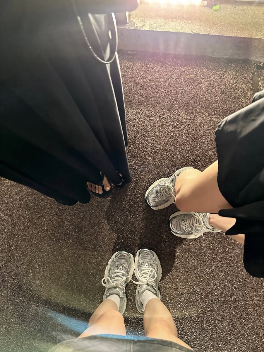 ConnonPhil63277's tweet photo. 谁懂汗脚女生的尴尬 夏天穿白袜子真的好容易发黄啊… https://t.co/khU1Us3PJ1