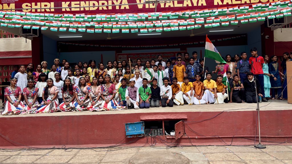 PMSHRIKVK's tweet photo. 🇮🇳 Independence Day was celebrated with great enthusiasm at PM SHRI KV Kalaburagi, with vibrant cultural programmes by our young learners. A celebration of patriotism, unity and the rich cultural diversity of India. 🇮🇳✨

#IndependenceDay #PMSHRI #PMSHRIKVKalaburagi #KVS #KV https://t.co/8liMES8HZh