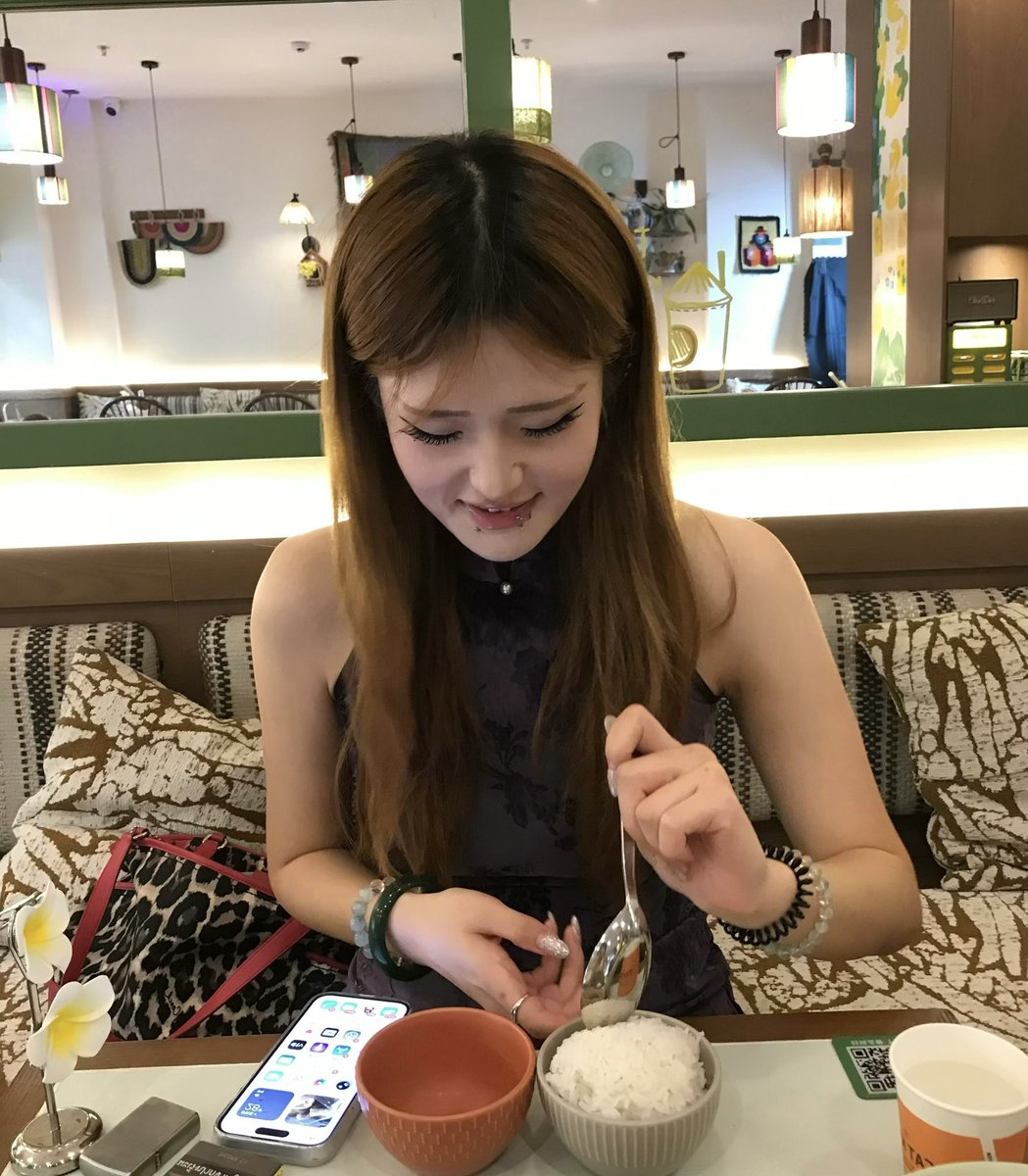 vierSTERNE's tweet photo. 今天和很会���照的朋友去吃饭了 https://t.co/tgvGuMovEN