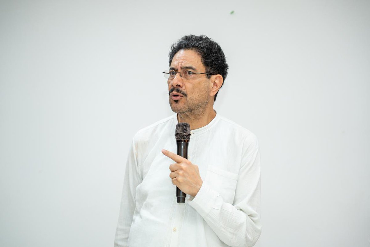 IvanCepedaCast's tweet photo. HOY EN QUIBDÓ, ESTOY REUNIDO CON LIDERESAS Y LÍDERES SOCIALES DEL CHOCÓ 

Estamos examinando la situación de emergencia y desastre, y sobre todo formulando las rutas para dar soluciones concretas a la gente y sus necesidades: https://t.co/D9G8mC9hIt