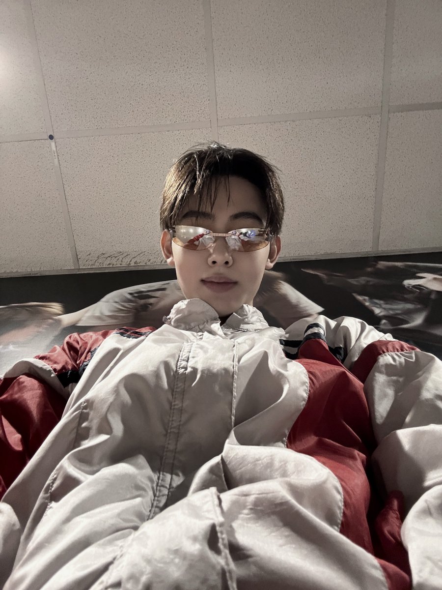 seonhyenn's tweet photo. New glasses, new look. 😎🕶️ https://t.co/DmkpqWKgTx