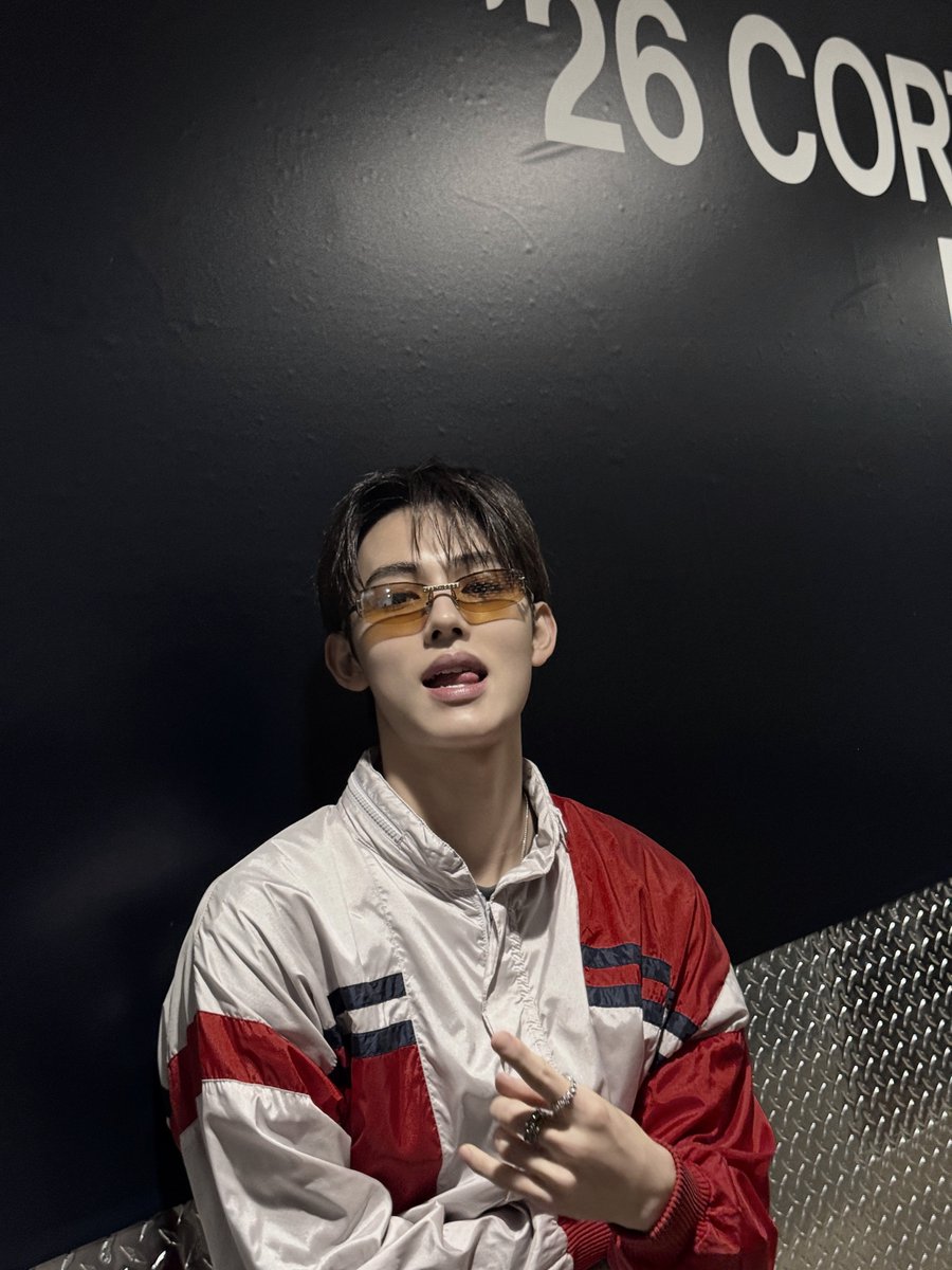 seonhyenn's tweet photo. Kinda obsessed with how they look on me, ngl. They make the whole fit feel way cooler, and honestly I’m not taking them off anytime soon. New glasses really got me feeling myself a little too much. https://t.co/pXyboeUkku