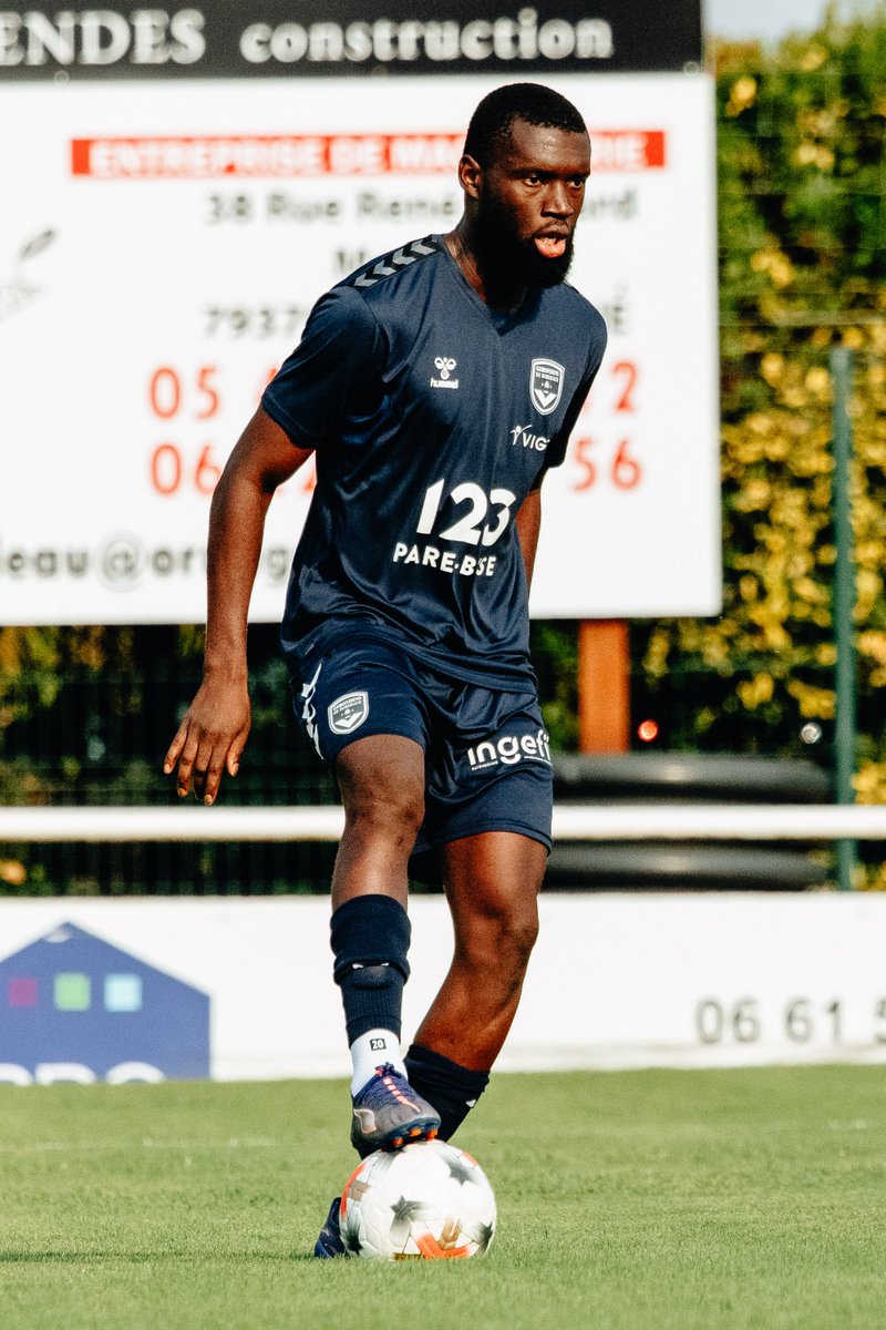girondins's tweet photo. C'est reparti à Chauray avec deux changements : Nadjib Cissé et Pierre Lavenant ont laissé leur place à Almamy Touré et Mathieu Dauriac 🔁

#AllezBordeaux https://t.co/IIeZjTiPxC